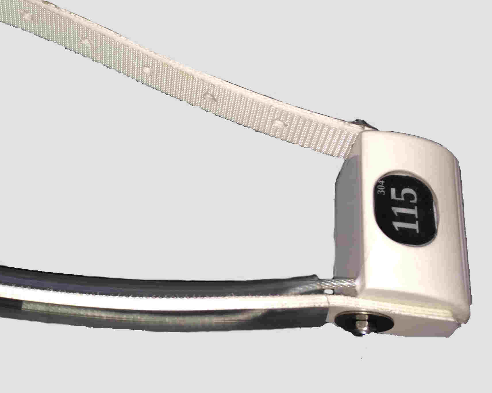 Nekband met aktiwiteitsensor